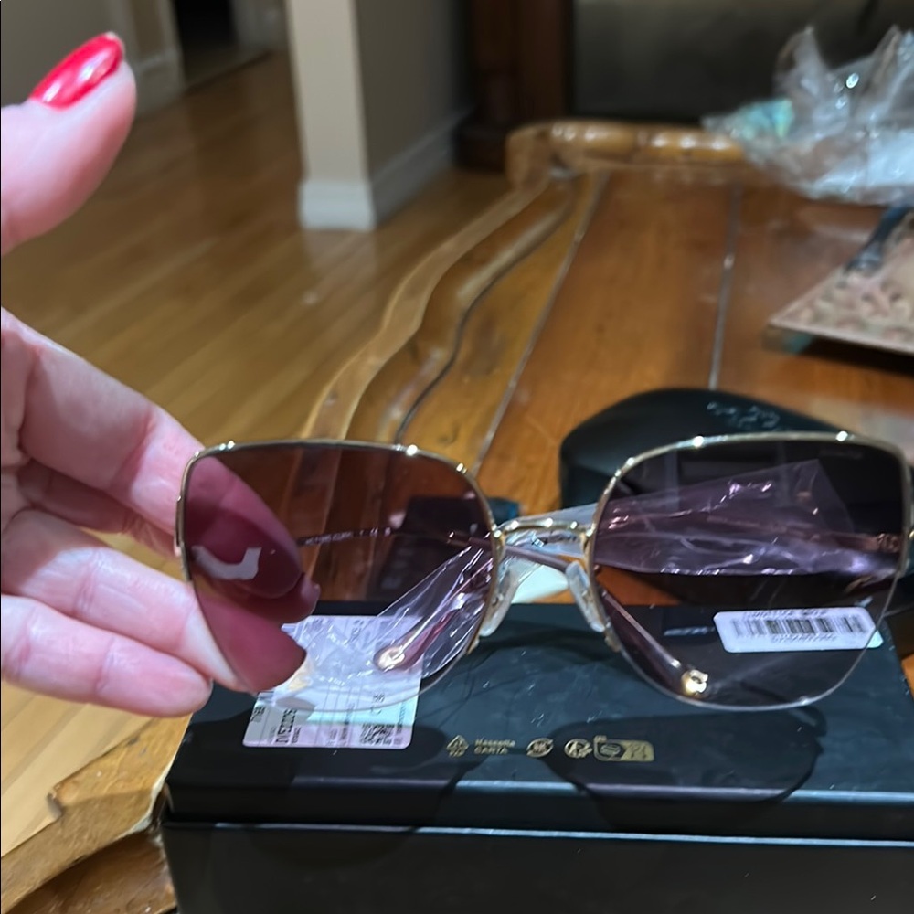 Coach Stylish Gold Sunglasses